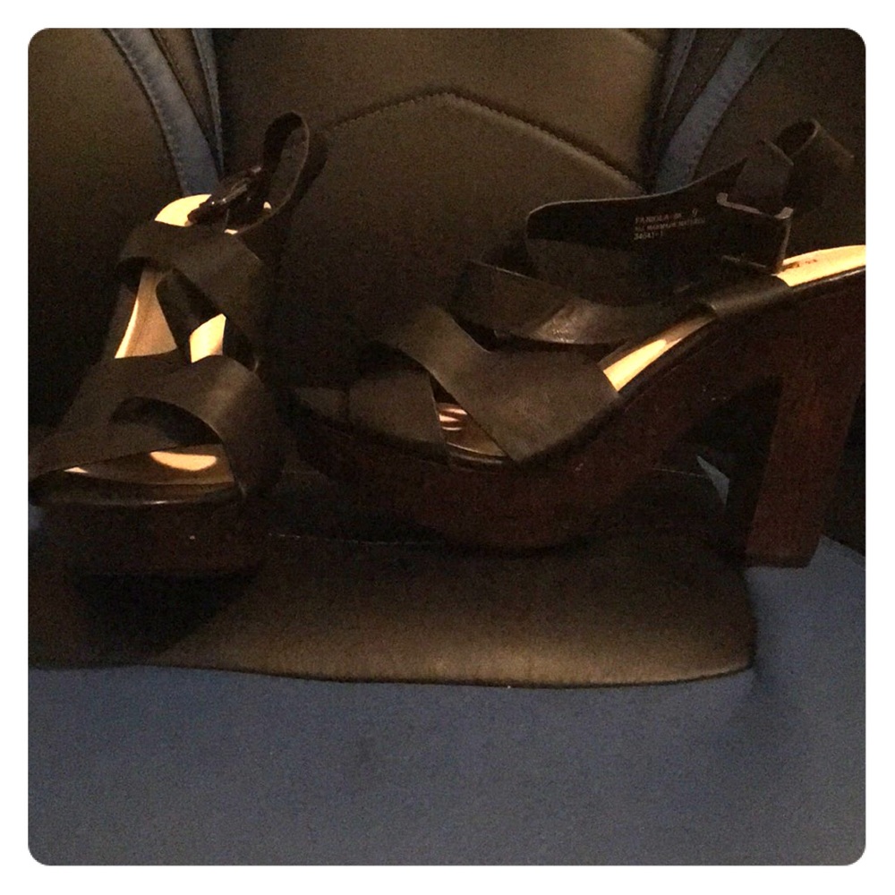Womens size 9 heals